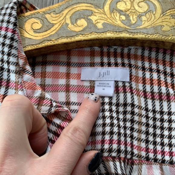 J.JILL PINK PLAID BUTTON FRONT BLOUSE. SIZE MEDIUM - Picture 2 of 5